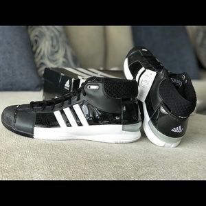 NWT❣️men’s Adidas black & white high top sneakers